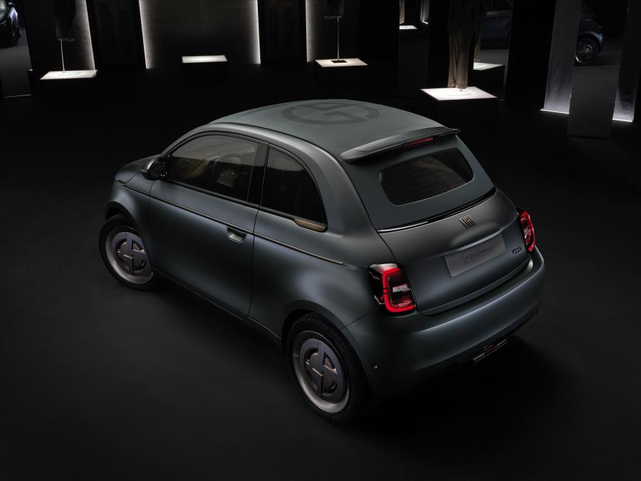  Fiat 500 Giorgio Armani 2020 года  (фото 11 из 17)
